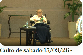 Shirley Araújo compartilhando lembranças durante o culto de 13 de setembro